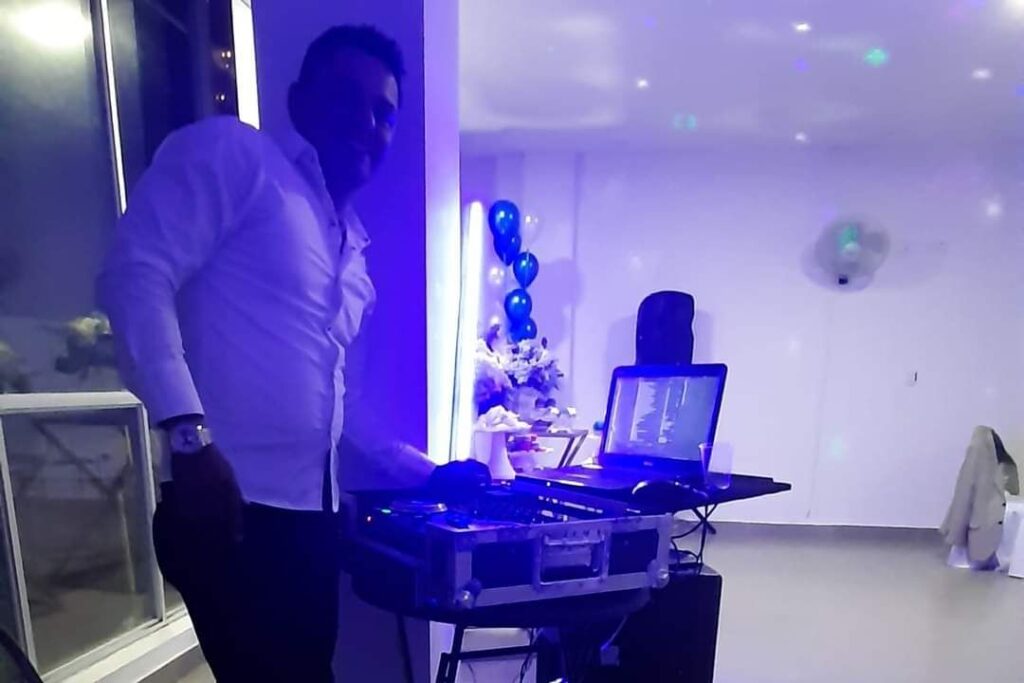Equipos -implementos-Djs Sonidos Luces1